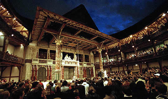 Figura 6 – Il Globle Theatre shakespeareano è un esempio di struttura in cui sono gli ascoltatori per primi a creare uno spazio invalicabile per l’esposizione.
